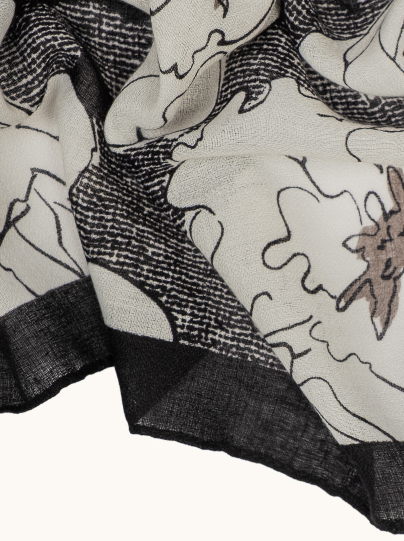 Lekki szal czarny w kwiaty wiskoza 100% 70x180 cm zdjęcie 3