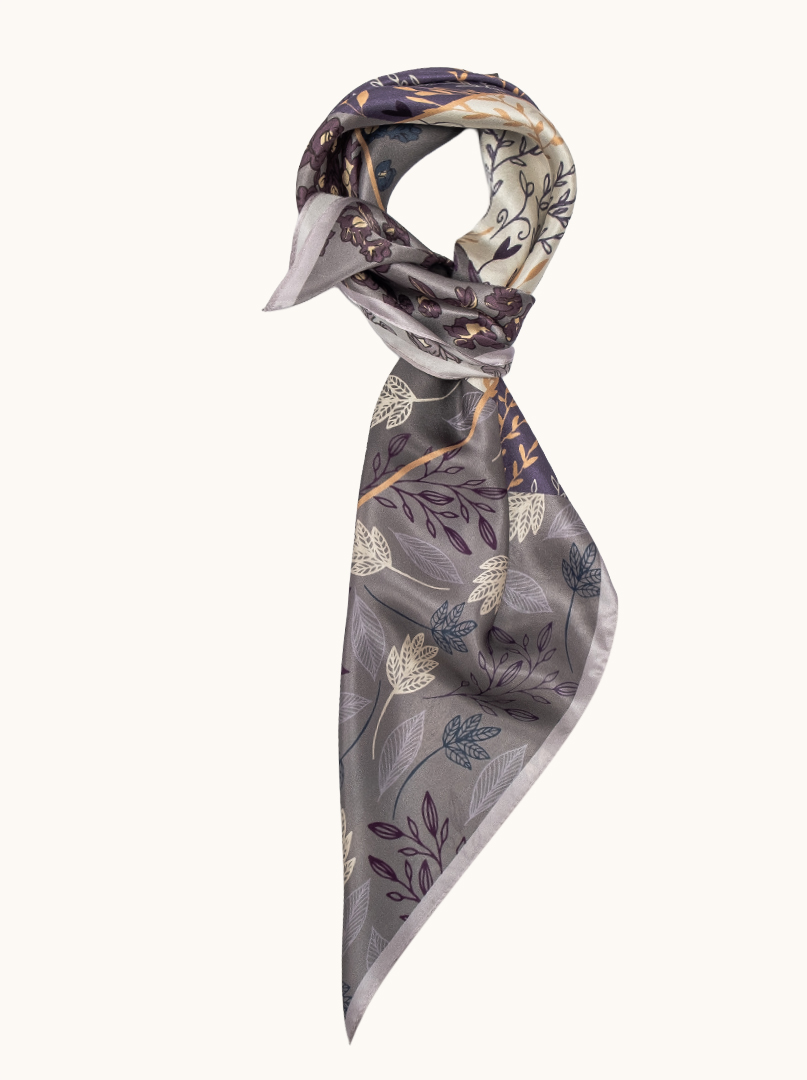 Apaszka jedwabna fioletowa z drobnymi kwiatuszkami 65x65 cm  zdjęcie 1