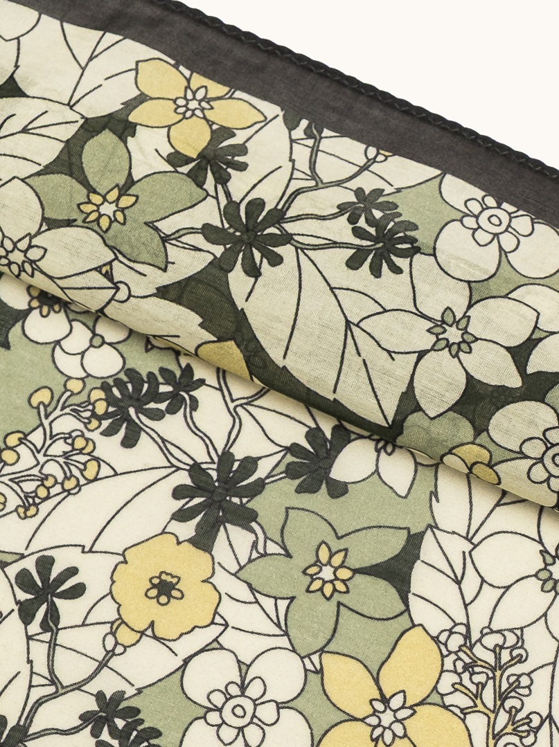 Mała apaszka bawełna z jedwabiem morwowym zielona z roślinnym wzorem 53x53 cm zdjęcie 4