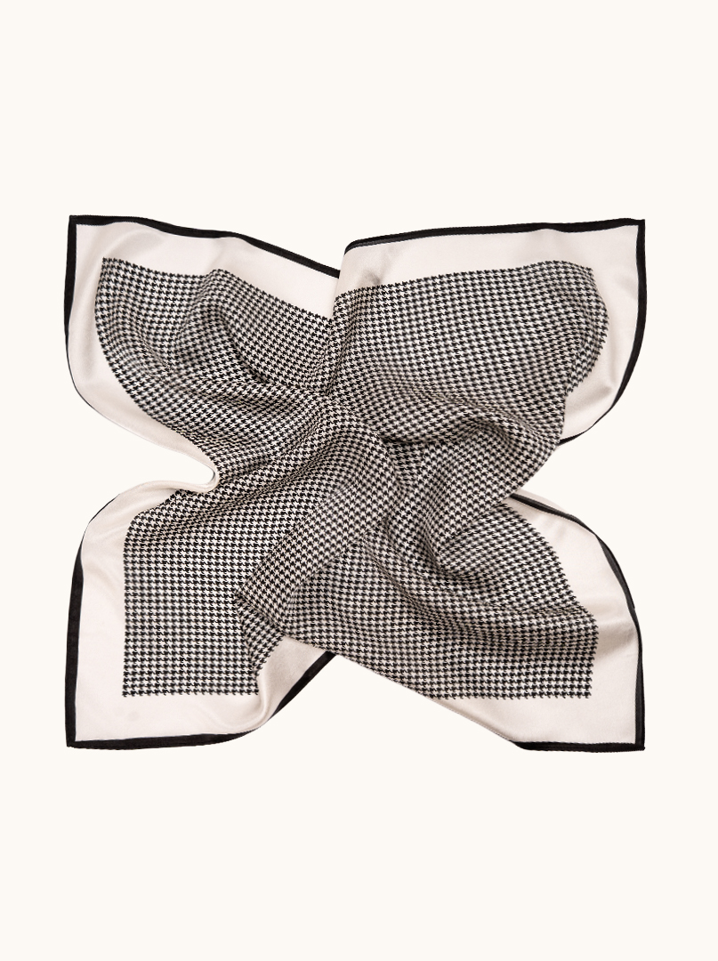 Apaszka jedwabna biała w pepitkę 68x68 cm  zdjęcie 3