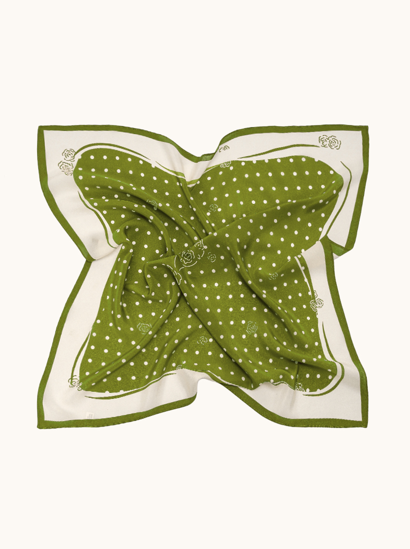 Apaszka jedwabna zielona ze wzorem groszków 68x68 cm  zdjęcie 3