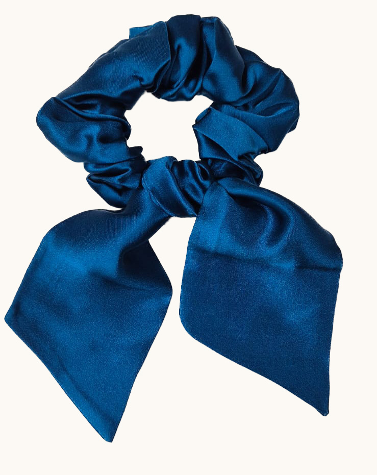 Gumka jedwabna typu scrunchie niebieska zdjęcie 1