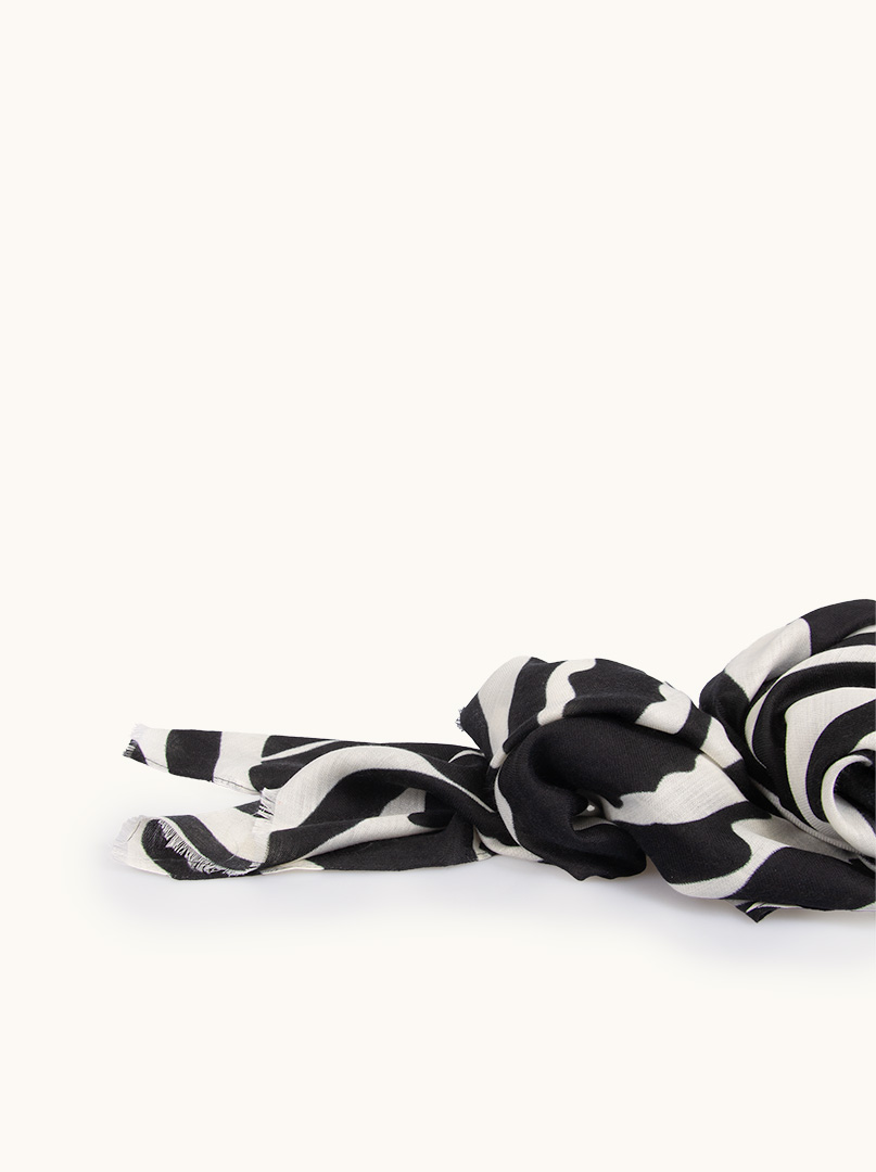 Szal Symfonia w stylu artystycznego safari 85cm x 185cm zdjęcie 3