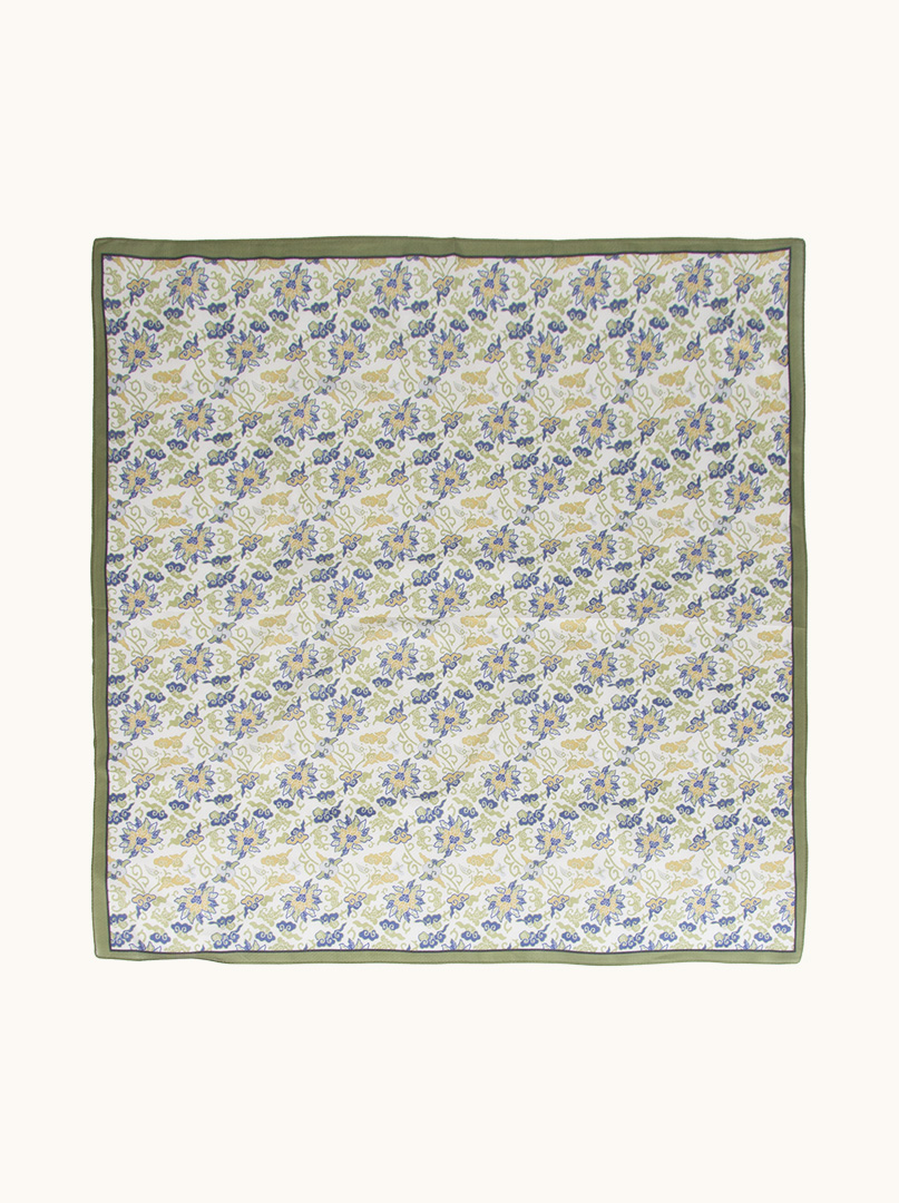 Apaszka damska w kwiatowy wzór z jedwabiu morwowego i bawełny 65cm x 65cm zdjęcie 2