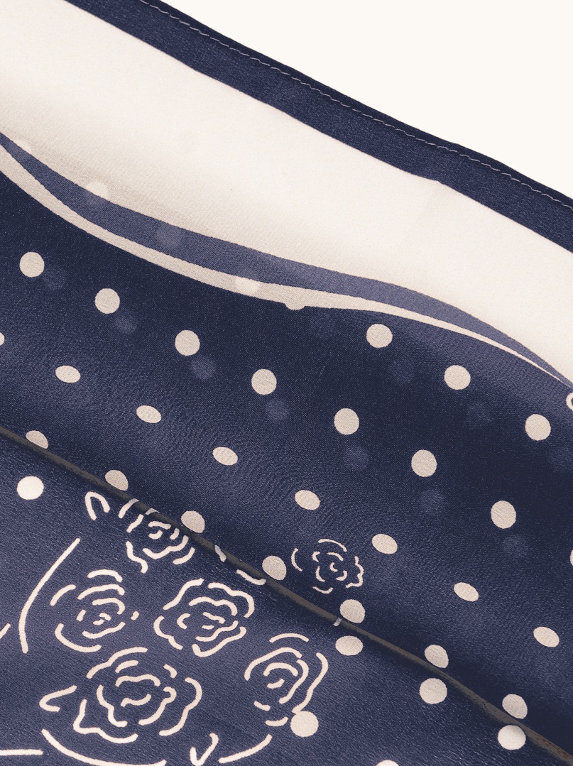 Apaszka jedwabna granatowa ze wzorem groszków 68x68 cm  zdjęcie 4