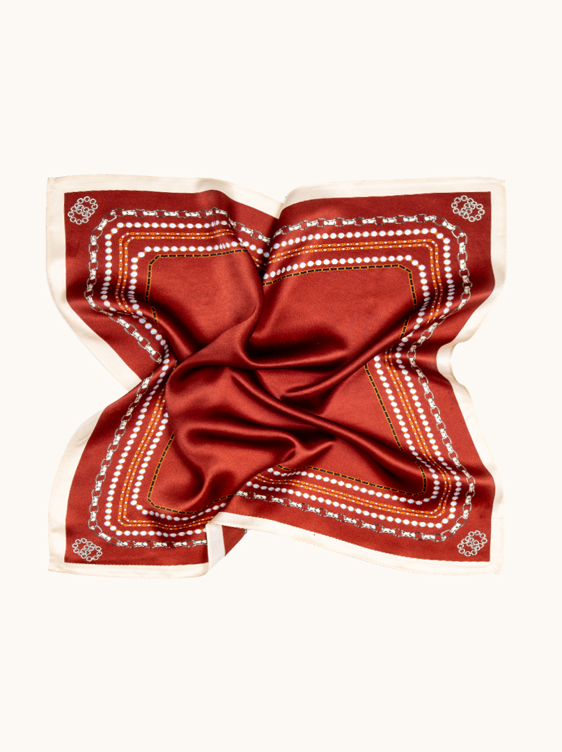 Mała apaszka jedwabna czerwona z ornamentem 53cm x53cm zdjęcie 3