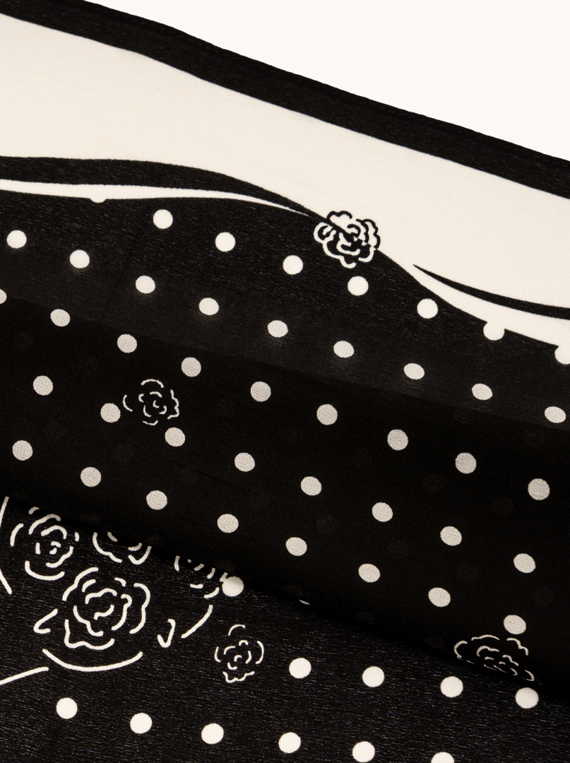 Apaszka jedwabna czarna ze wzorem groszków 68x68 cm  zdjęcie 3
