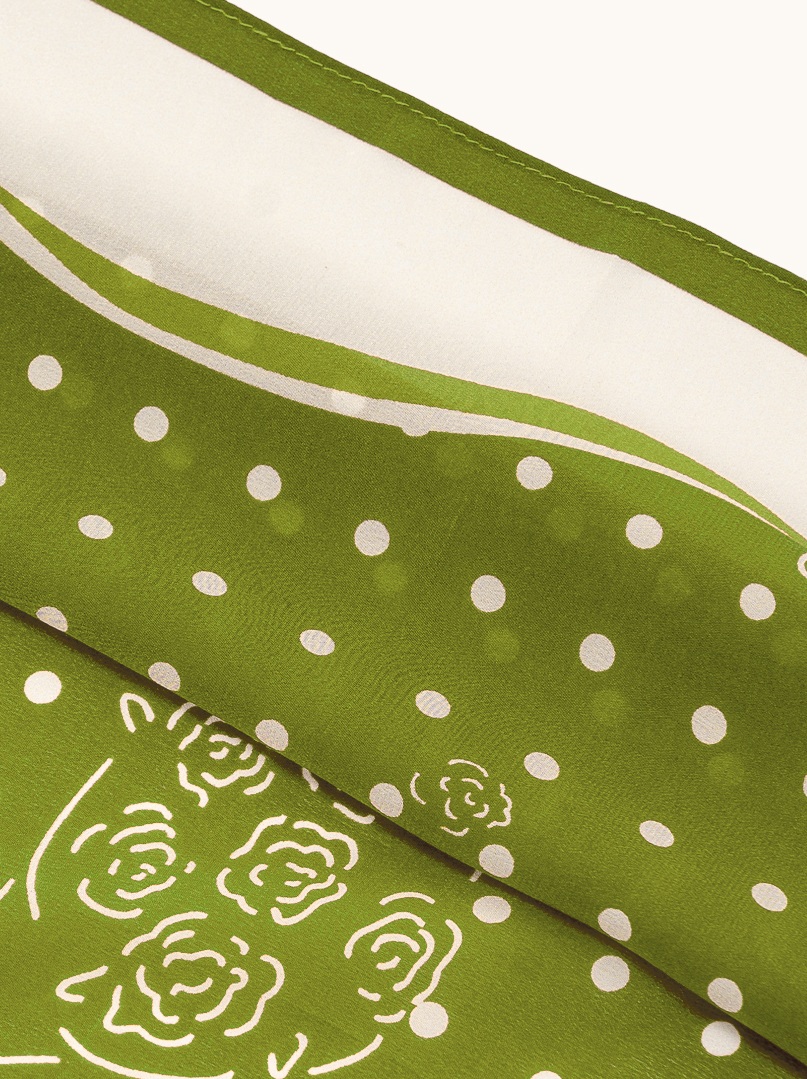 Apaszka jedwabna zielona ze wzorem groszków 68x68 cm  zdjęcie 4