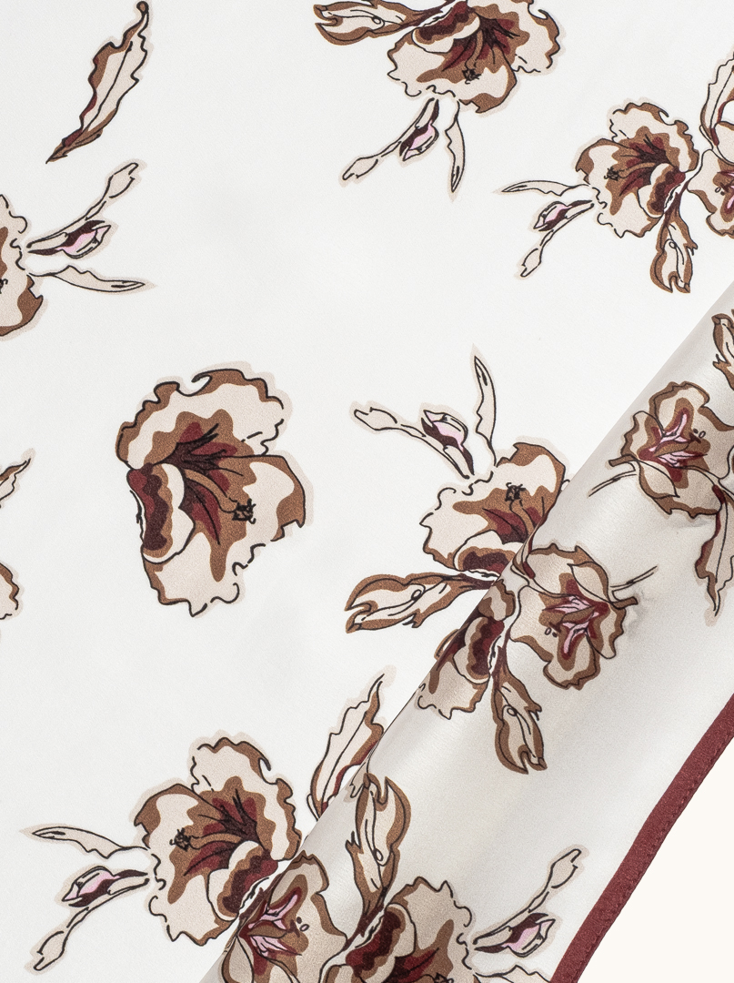 Apaszka jedwabna gawroszka biała w kwiaty 53x53 cm zdjęcie 4