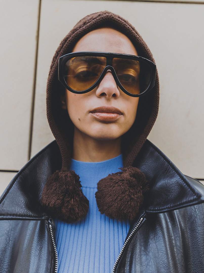 Czapka uszatka z pomponami 100% wełna beżowa PREMIUM zdjęcie 2