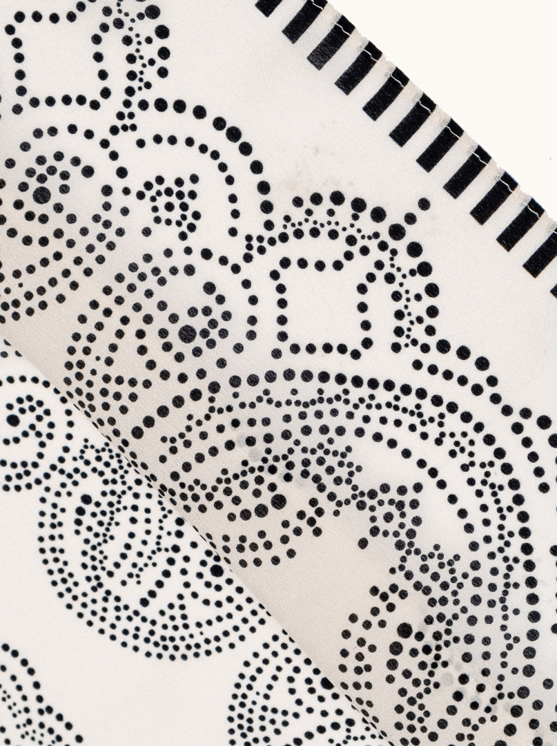 Apaszka jedwabna ecru ze wzorem paisley 65x65 cm  zdjęcie 3