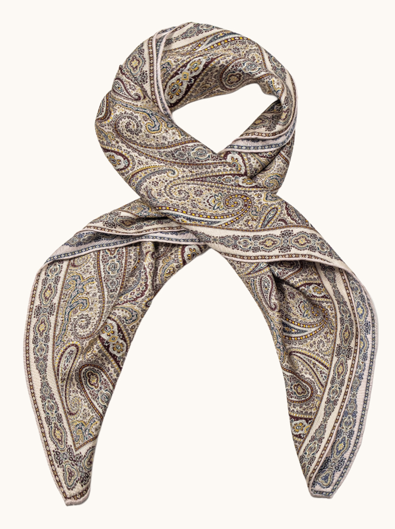 Ekskluzywna jedwabna dwustronna apaszka beżowo- niebieska ze wzorem paisley  90cm x 90cm  zdjęcie 2