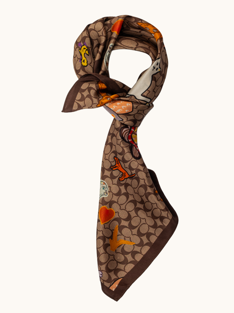 Apaszka jedwabna brązowa z postaciami zwierząt 65x65 cm  zdjęcie 1