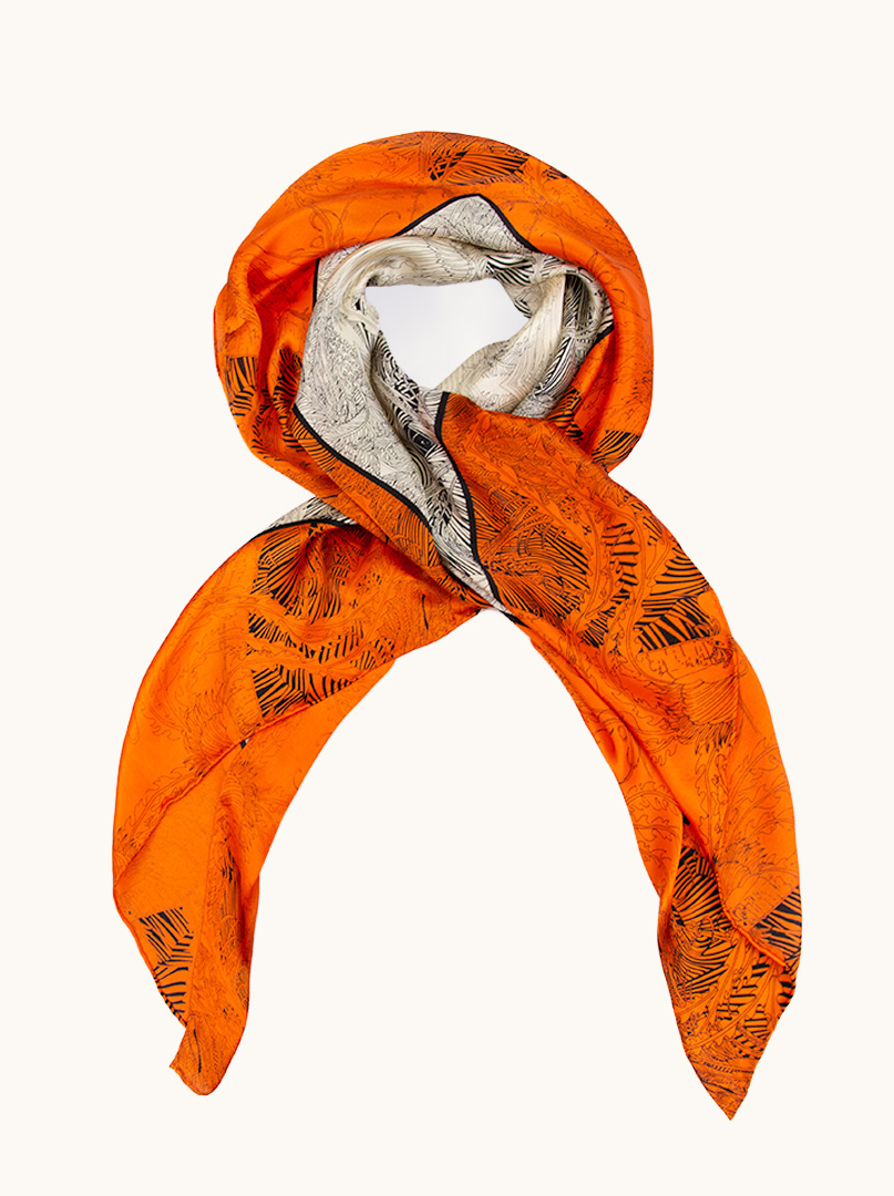 Apaszka duża 108 x 108 cm z jedwabiu we wzory zdjęcie 1