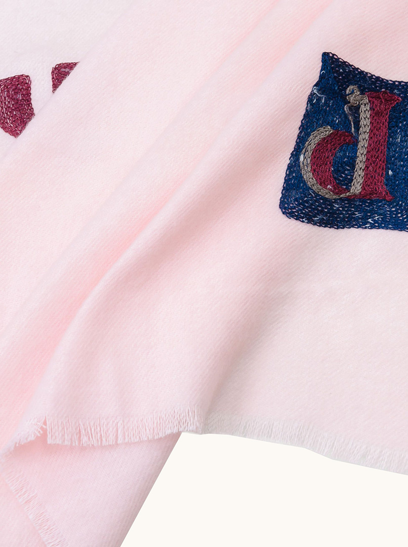 Szal ciepły różowy z motywem haftowanych liter 70 cm x 190 cm - Allora zdjęcie 4