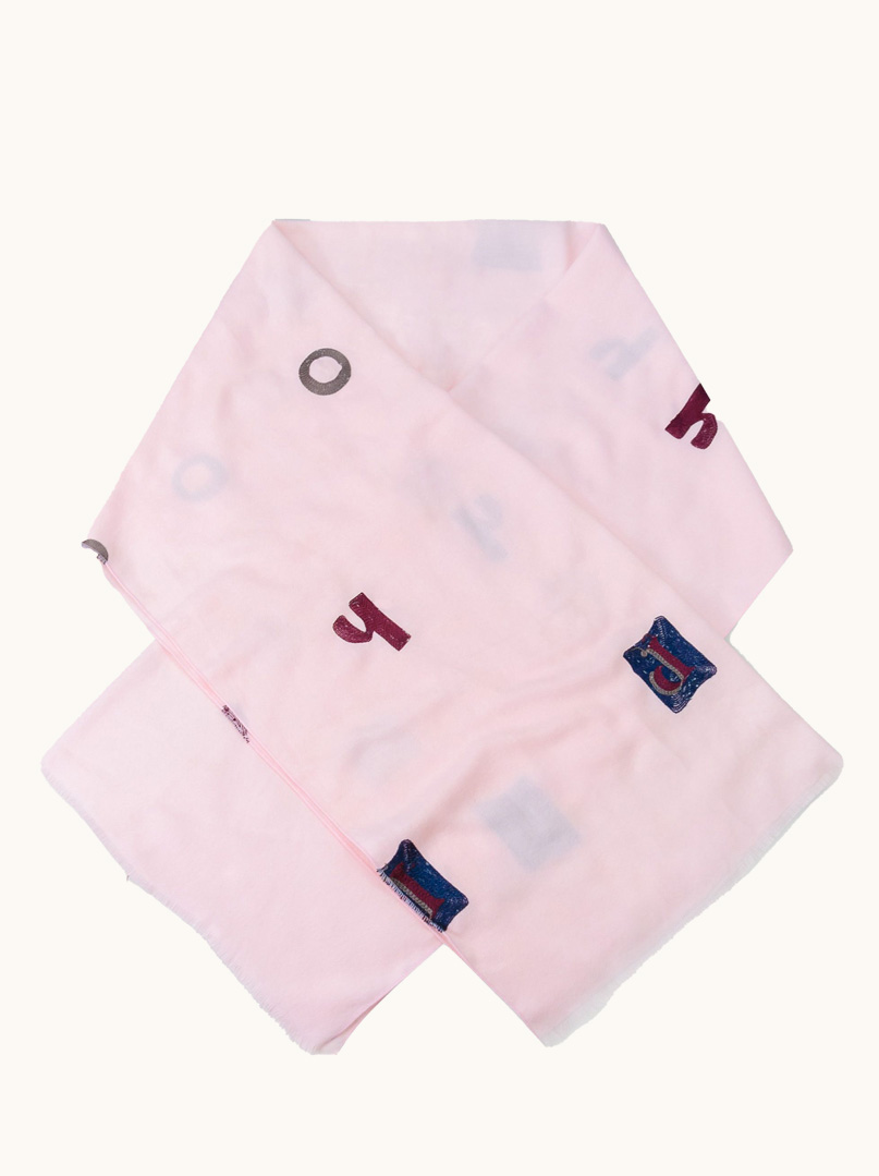 Szal ciepły różowy z motywem haftowanych liter 70 cm x 190 cm - Allora zdjęcie 1