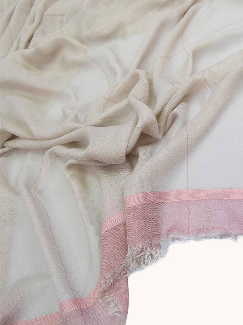 Szal lekki  beżowy w dużą różową  kratę  60 cm  x 170 cm zdjęcie 3