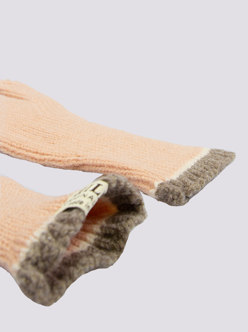 Krótkie rękawiczki grube dzianinowe łososiowe z brązową końcówką zdjęcie 4