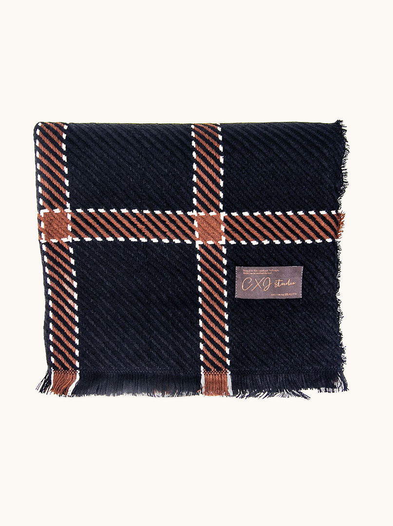 Ciepły czarny szal z wiskozy w kratę 70 cm x 200 cm zdjęcie 3