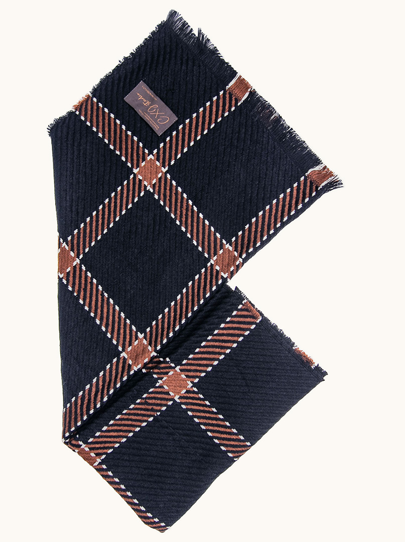 Ciepły czarny szal z wiskozy w kratę 70 cm x 200 cm zdjęcie 4