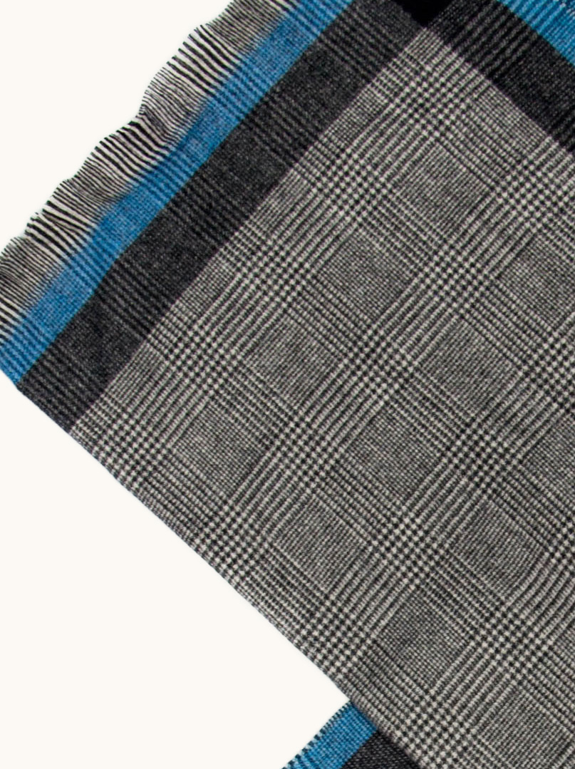 Ciepły szal  w pepitkę z wiskozą 200cm x 77cm zdjęcie 4