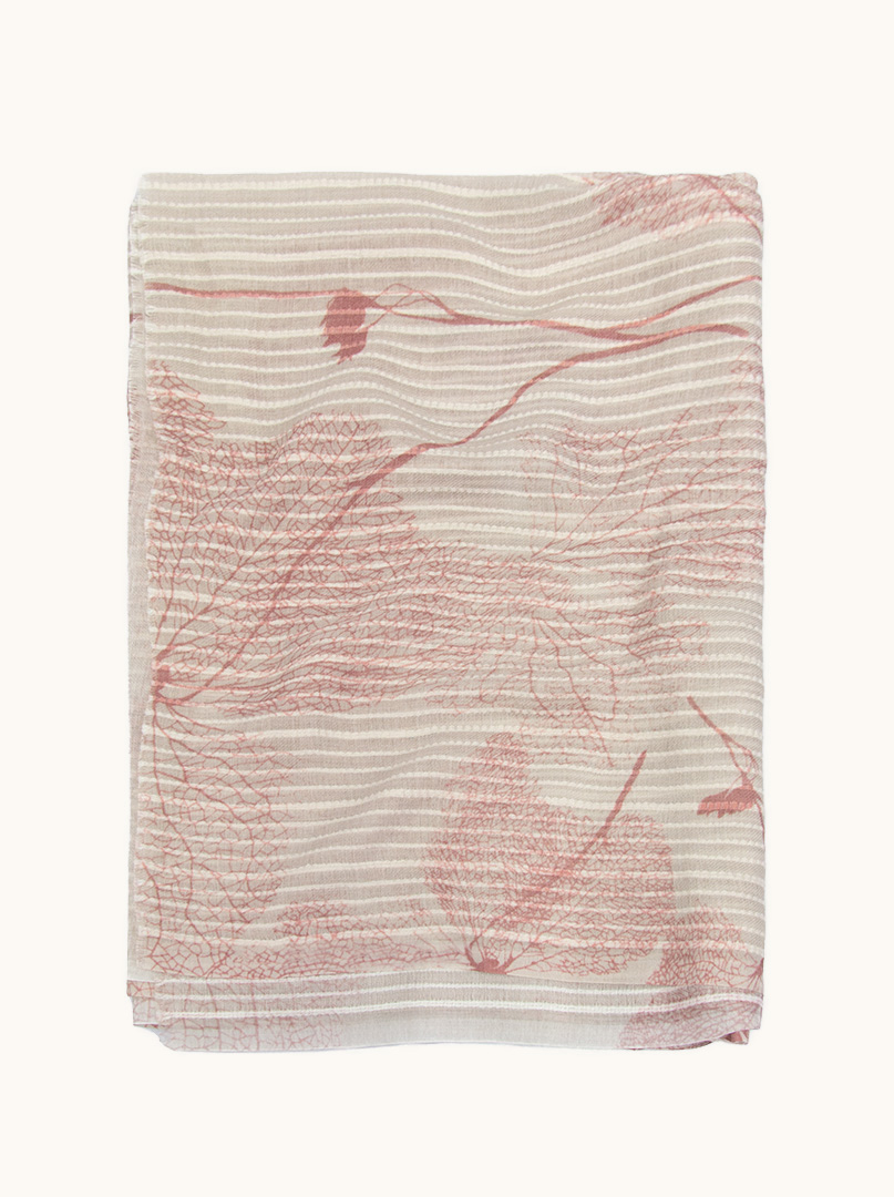 Szal lekki beżowy z  motywem różowych liści 80 cm  x 190 cm zdjęcie 2