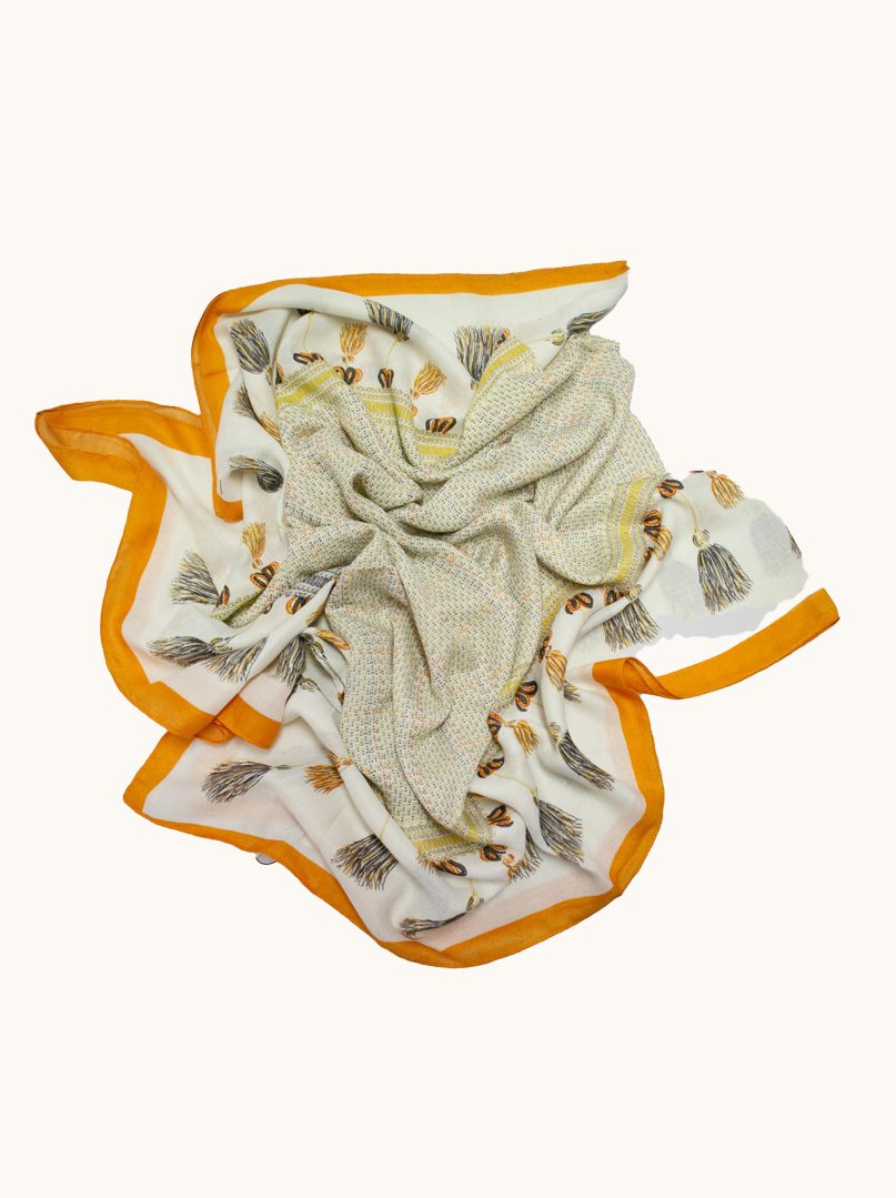 Szal z wiskozy w etniczny wzór z frędzlami i żółtą ramką  85cm x 180cm zdjęcie 4