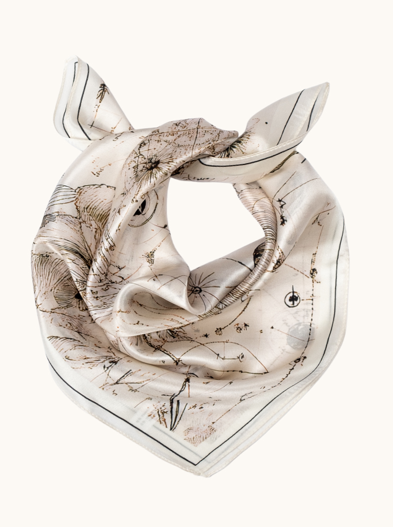 Mała apaszka jedwabna beżowa w subtelne kwiaty 53x53 cm zdjęcie 1