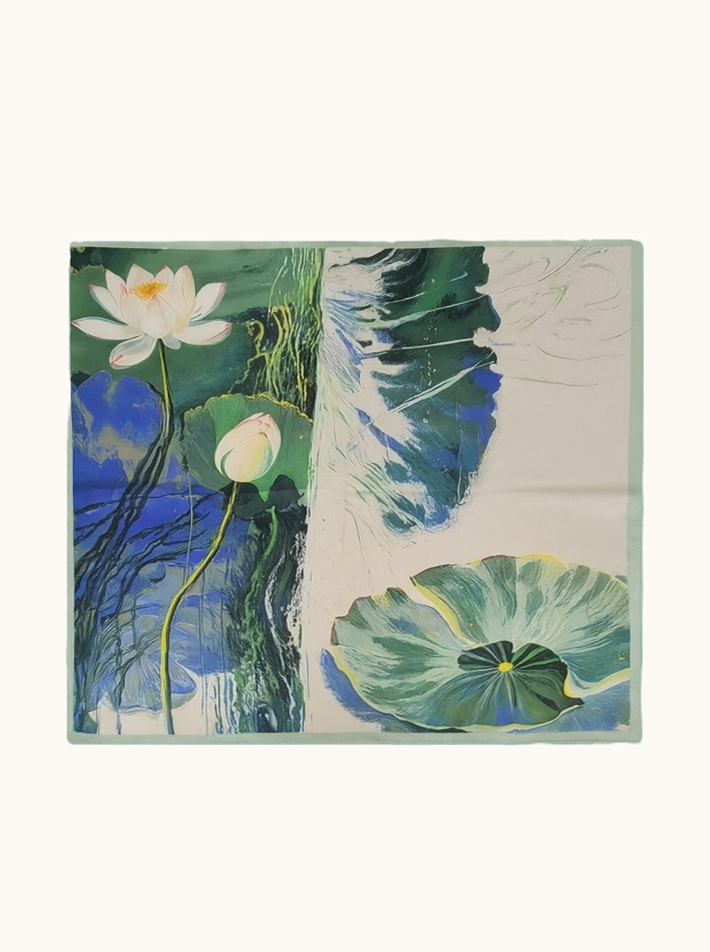 Mała apaszka jedwabna z motywem nenufarów 53cm x53cm zdjęcie 2